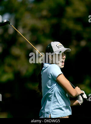 12. Mai 2007 - San Marcos, CA, USA - GOLF: Junior KATE HANSEN, 20, reagiert auf ihr Laufwerk während einer Übung am Lake San Marcos Country Club.  Hansen und andere wählen Sie California State University, San Marcos Frauen Teammitglieder konkurrieren und Gastgeber für die NAIA nationale Meisterschaft am Lake San Marcos Country Club.     (Kredit-Bild: © Sean DuFrene/San Diego Union Tribune / Stockfoto