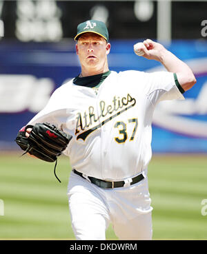 20. Mai 2007 wirft - Oakland, CA, USA - Oakland Athletics JOE KENNEDY gegen die San Francisco Giants im ersten Inning ein Major League Baseball Spiel. (Kredit-Bild: © D. Ross Cameron/Oakland Tribune/ZUMA Press) Einschränkungen: USA Tabloid Rechte heraus! Stockfoto