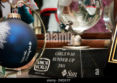 25. Mai 2007 - Encinitas, Kalifornien, USA - Detailansicht von einigen MacKinzie Klines vielen Trophäen und Auszeichnungen bei ihr zu Hause. MacKinzie Kline soll die US-Girls Junior Golf Championships in Charlotte, North Carolina in dieser Woche spielen, obwohl die 14-j hrige Herzkatheter braucht um herauszufinden, ob ihre Herzfunktion verschlechtert. Mit nur eine Herzkammer geboren, hatte MacKinzie zwei Open-hea Stockfoto