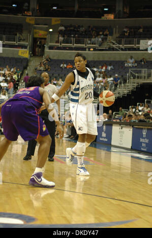 13. Juni 2007 - Washington, DC, USA - WNBA: Washington Mystics Niederlage den Phoenix Mercury 86-69 im Verizon Center in Washington, DC auf 13. Juni 2007. Im Bild: Mystiker bewachen 320 ALANA Bart. (Kredit-Bild: © Tina Fultz/ZUMA Press) Stockfoto