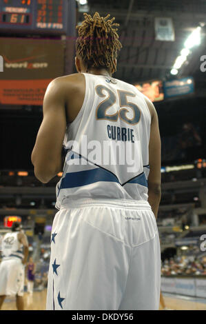 13. Juni 2007 - Washington, DC, USA - WNBA: Washington Mystics Niederlage den Phoenix Mercury 86-69 im Verizon Center in Washington, DC auf 13. Juni 2007. Im Bild: #25 Mystiker bewachen MONIQUE CURRIE. (Kredit-Bild: © Tina Fultz/ZUMA Press) Stockfoto