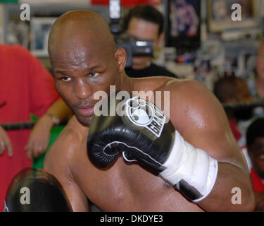 21. Juni 2007 bereitet seinen 21 Juli Kampf gegen Ronald "Winky" Wright im The Mandalay Bay Hotel in Las Vegas - Los Angeles, CA, USA - BERNARD "The Executioner" HOPKINS. Hopkins im Alter von 42 in einem besseren Zustand als Boxer halb so alt ist und hat sehr geringen Laufleistung von seiner Kämpfe. Wright ist ein sehr langsamer Starter und ist auch bekannt für seinen defensiven Stil, der für Bernar Probleme verursachen können Stockfoto