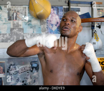 21. Juni 2007 bereitet seinen 21 Juli Kampf gegen Ronald "Winky" Wright im The Mandalay Bay Hotel in Las Vegas - Los Angeles, CA, USA - BERNARD "The Executioner" HOPKINS. Hopkins im Alter von 42 in einem besseren Zustand als Boxer halb so alt ist und hat sehr geringen Laufleistung von seiner Kämpfe. Wright ist ein sehr langsamer Starter und ist auch bekannt für seinen defensiven Stil, der für Bernar Probleme verursachen können Stockfoto