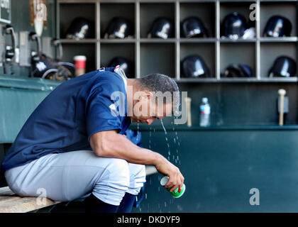 22. Juni 2007 kühlt - San Francisco, CA, USA - ALEX RODRIGUEZ von der New York Yankees nach dem Training vor das Spiel gegen die San Francisco Giants im AT&T Park in San Francisco, Kalifornien, auf Freitag, 22. Juni 2007. (Kredit-Bild: © Ray Chavez/der Oakland Tribune/ZUMA Press) Stockfoto