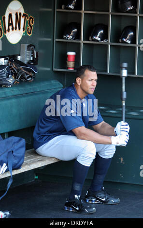 22. Juni 2007 kühlt - San Francisco, CA, USA - ALEX RODRIGUEZ von der New York Yankees nach dem Training vor das Spiel gegen die San Francisco Giants im AT&T Park in San Francisco, Kalifornien, auf Freitag, 22. Juni 2007. (Kredit-Bild: © Ray Chavez/der Oakland Tribune/ZUMA Press) Stockfoto