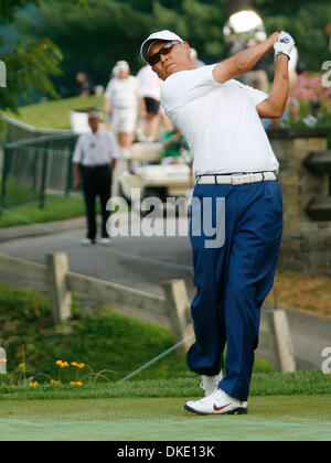 3. Juli 2007 - Bethesda, MD, USA - NOTAH BEGAY während einer Praxis runden für die AT&T nationale PGA-Turnier im Congressional Country Club in Bethesda.  Begay praktiziert am Dienstag mit ehemaligen Teamkollegen in Stanford Tiger Woods. (Kredit-Bild: © James Berglie/ZUMA Press) Stockfoto