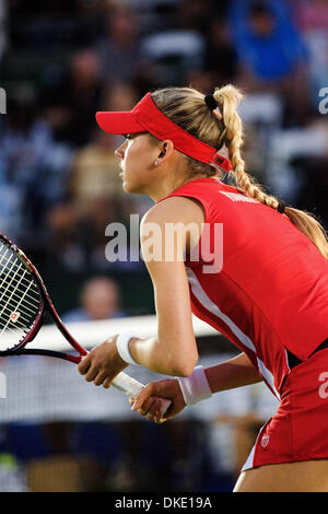 6. Juli 2007 - Newport Beach, CA, USA - ANNA KOURNIKOVA (26) spielt für die Sacramento Capitals im Newport Beach Breakers in World Team Tennis 2007.  Eine ehemalige russische Profi-Tour Tennisspieler und Modell. Obwohl sie nie eine große Einzel-Turnier gewann, wurde sie eine der weltweit bekanntesten Tennisspieler. Auf dem Höhepunkt ihres Ruhmes fans auf der Suche nach Bildern von Kourniko Stockfoto