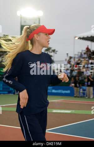 6. Juli 2007 - Newport Beach, CA, USA - ANNA KOURNIKOVA (26) spielt für die Sacramento Capitals im Newport Beach Breakers in World Team Tennis 2007.  Eine ehemalige russische Profi-Tour Tennisspieler und Modell. Obwohl sie nie eine große Einzel-Turnier gewann, wurde sie eine der weltweit bekanntesten Tennisspieler. Auf dem Höhepunkt ihres Ruhmes fans auf der Suche nach Bildern von Kourniko Stockfoto