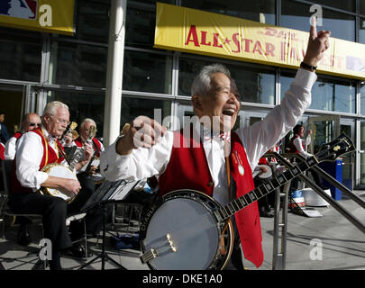 6. Juli 2007 spielen - San Francisco, CA, USA - Charlie Takawa und die Halbinsel Banjo Band "Take me out zu Ballspiel" während der All-Star FanFest Eröffnungsfeier im Moscone West Center in San Francisco, Kalifornien, am Freitag, 6. Juli 2007.  (Kredit-Bild: © Ray Chavez/der Oakland Tribune/ZUMA Press) Stockfoto