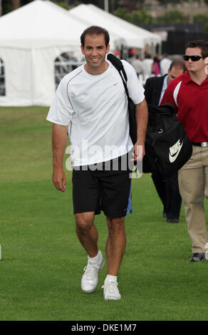 10. Juli 2007 - Newport Beach, CA, USA - PETE SAMPRAS (35) spielt für die Newport Beach Breakers beim World Team Tennis 2007 Event. Sampras gewann alle Zeit Rekord 14 Grand-Slam-Titel im Einzel - sieben Wimbledon Meisterschaften (1993-95, 1997-2000), fünf US Open-Titel (1990, 93, 95, 96, 2002) und zwei Australian Opens (1994, 1997). Fertige rangiert im Jahr No1 in der Welt einen Rekord 6-con Stockfoto