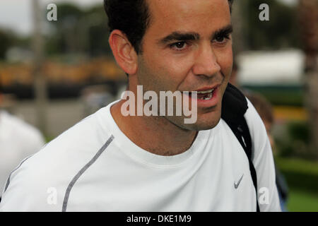 10. Juli 2007 - Newport Beach, CA, USA - PETE SAMPRAS (35) spielt für die Newport Beach Breakers beim World Team Tennis 2007 Event. Sampras gewann alle Zeit Rekord 14 Grand-Slam-Titel im Einzel - sieben Wimbledon Meisterschaften (1993-95, 1997-2000), fünf US Open-Titel (1990, 93, 95, 96, 2002) und zwei Australian Opens (1994, 1997). Fertige rangiert im Jahr No1 in der Welt einen Rekord 6-con Stockfoto