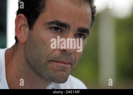 10. Juli 2007 - Newport Beach, CA, USA - PETE SAMPRAS (35) spielt für die Newport Beach Breakers beim World Team Tennis 2007 Event. Sampras gewann alle Zeit Rekord 14 Grand-Slam-Titel im Einzel - sieben Wimbledon Meisterschaften (1993-95, 1997-2000), fünf US Open-Titel (1990, 93, 95, 96, 2002) und zwei Australian Opens (1994, 1997). Fertige rangiert im Jahr No1 in der Welt einen Rekord 6-con Stockfoto