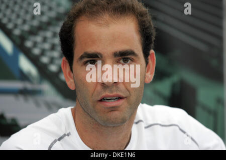 10. Juli 2007 - Newport Beach, CA, USA - PETE SAMPRAS (35) spielt für die Newport Beach Breakers beim World Team Tennis 2007 Event. Sampras gewann alle Zeit Rekord 14 Grand-Slam-Titel im Einzel - sieben Wimbledon Meisterschaften (1993-95, 1997-2000), fünf US Open-Titel (1990, 93, 95, 96, 2002) und zwei Australian Opens (1994, 1997). Fertige rangiert im Jahr No1 in der Welt einen Rekord 6-con Stockfoto