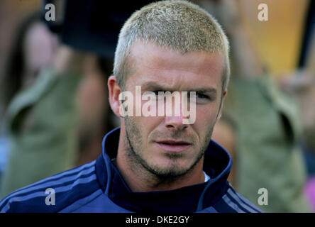 21. Juli 2007 - Carson, CA, USA - DAVID BECKHAM geht hinaus auf das Feld vor dem Start des Spiels die Los Angeles Galaxy mit Chelsea im Home Depot Center in Carson. Becks kam für die letzten zwölf Minuten als sein neues Team ging Los Angeles Galaxy mit 1: 0 gegen Chelsea. Der England-Mittelfeldspieler wurde auf von der Masse jubelten, als er seinen Auftritt gemacht. (Kredit-Bild: © Branimir Kvartuc/ZUMA Press) Stockfoto