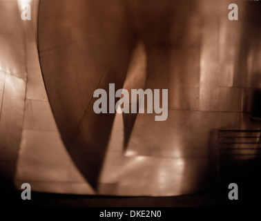 USA, Washington, Seattle, unscharfen Bild des äußeren von Gehrys Experience Music Project in der Nacht, schwarz und weiß Stockfoto