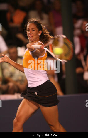 4. August 2007 - San Diego, CA, USA - PATTY SCHNYDER aus der Schweiz dient einen Ball gegen Elena Dementieva aus Russland, während das Halbfinale bei den Acura Classic-Tennis-Turnier in La Costa in der Nähe von San Diego. Schnyder gewann 7: 6 6: 0. (Kredit-Bild: © Wally Nell/ZUMA Press) Stockfoto