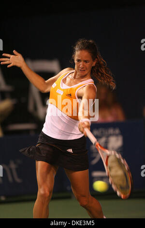 4. August 2007 - San Diego, CA, USA - PATTY SCHNYDER aus der Schweiz dient einen Ball gegen Elena Dementieva aus Russland, während das Halbfinale bei den Acura Classic-Tennis-Turnier in La Costa in der Nähe von San Diego. Schnyder gewann 7: 6 6: 0. (Kredit-Bild: © Wally Nell/ZUMA Press) Stockfoto