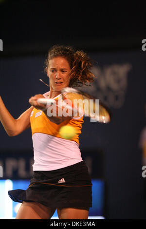 4. August 2007 - San Diego, CA, USA - PATTY SCHNYDER aus der Schweiz dient einen Ball gegen Elena Dementieva aus Russland, während das Halbfinale bei den Acura Classic-Tennis-Turnier in La Costa in der Nähe von San Diego. Schnyder gewann 7: 6 6: 0. (Kredit-Bild: © Wally Nell/ZUMA Press) Stockfoto