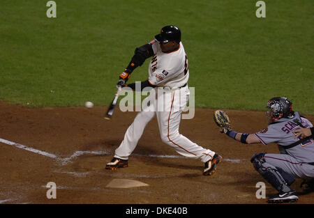 6. August 2007 wäre - San Francisco, CA, USA - San Francisco Giants Barry Bonds, #25 Treffer in ein Doppel-Spiel gegen die Washington Nationals im 5. Inning ihres Spiels auf Montag, 6. August 2007, im AT&T Park in San Francisco, Kalifornien Giganten Randy Winn, #2, im zweiten auf das Spiel. (Bild Kredit: © Jose Carlos Fajardo/Contra Costa Times / ZUMA Press) Stockfoto