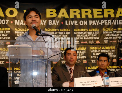 10. August 2007 - Las Vegas, NV, USA - MANNY PACQUIAO auf der Pressekonferenz zu seinem Rückkampf gegen Marco Antonio Barrera bei The Mandalay Bay Resort und Casino in Las Vegas am 6. Oktober 2007 bekannt geben. In ihrem ersten Kampf am 13. November 2003, war Barrera TKO in der 11. Runde würde. Pacquiao gilt als einer der heißesten Eigenschaften im Sport und steht für ein erneuertes Interesse an der spo Stockfoto