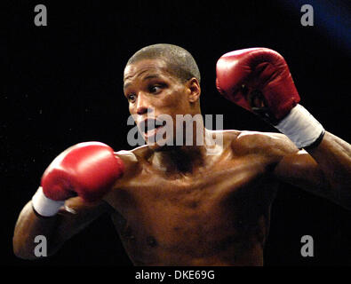 2. Februar 2007: Krieg in der Armory. Boxen in Rochester, New York Main Street Armory. Im Weltergewicht Jonathan Tubbs, Rochester (10-2-1) an der Main Street Armory in Rochester, New York. (Kredit-Bild: © Alan Schwartz/Cal-Sport-Medien) Stockfoto