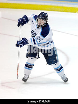 24. März 2007: The University of Maine besiegte der University of Massachusetts 3-1 in der 2007 NCAA Herren Hockey East Regional die Blue Cross Arena in Rochester, New York. Maines Bret Tyler (44) im Kampf gegen UMass. (Kredit-Bild: © Alan Schwartz/Cal-Sport-Medien) Stockfoto