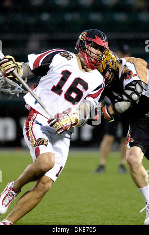 8. Juni 2007: New Jersey Pride Jesse Hubbard (#16) im Kampf gegen die Rochester Rattlers. Das Rochester Rattlers besiegt der New Jersey stolz 21-14 in einer erstklassigen Major League Lacrosse Matchup Paetec Park in Rochester, NY. Foto (c) Alan Schwartz / Cal Sport Media. (Kredit-Bild: © Alan Schwartz/Cal-Sport-Medien) Stockfoto