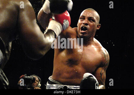14. Juni 2007: Ehemalige besiegte zwei Zeit-Schwergewichts-Champion Hasim Rahman '' The Rock'' Taurus Sykes in einem 10 Runden einstimmigen Beschluss Kampf an der Main Street Armory in Rochester, NY. (Kredit-Bild: © Alan Schwartz/Cal-Sport-Medien) Stockfoto