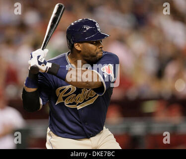 13. Juli 2007: San Diego Padres Center Fielder Milton Bradleyat bat gegen die Arizona Diamondbacks im Chase Field in Phoenix, Arizona. Die Diamondbacks besiegte die Padres 8-3 (Credit-Bild: © Max Simbron/Cal Sport Media) Stockfoto