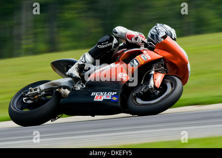 16. August 2009 - Alton, Virginia, Land of Event - 16. August 2009: AMA bei Virginia internationale Rennen Weg. Daytona Sportbikes von Sonntag rd2. Josh Herrin (Nr. 8 Team Gräber Yamaha YZF-R6) gewann beide Sessions und verdient den Titel des Big Kahuna für kehren am Wochenende Rennen auf Virginia International Raceway. (Kredit-Bild: © Mark Abbott/Southcreek Global/ZUMApress.com) Stockfoto