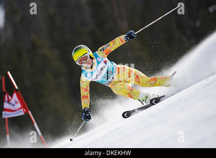 Beaver Creek, Colorado, USA. 1. Dezember 2013. Moe Hanaoka (JPN) Ski Alpin: Audi FIS Alpine Ski World Cup Women Riesenslalom in Beaver Creek, Colorado, USA. © Hiroyuki Sato/AFLO/Alamy Live-Nachrichten Stockfoto