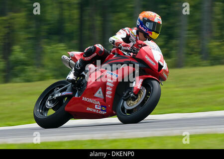 16. August 2009 - Alton, Virginia, Land of Event - 16. August 2009: AMA bei Virginia internationale Rennen Weg. Daytona Sportbikes von Sonntag rd2. Josh Herrin (Nr. 8 Team Gräber Yamaha YZF-R6) gewann beide Sessions und verdient den Titel des Big Kahuna für kehren am Wochenende Rennen auf Virginia International Raceway. (Kredit-Bild: © Mark Abbott/Southcreek Global/ZUMApress.com) Stockfoto