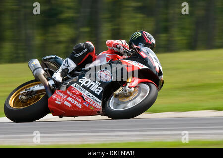 16. August 2009 - Alton, Virginia, Land of Event - 16. August 2009: AMA bei Virginia internationale Rennen Weg. Daytona Sportbikes von Sonntag rd2. Josh Herrin (Nr. 8 Team Gräber Yamaha YZF-R6) gewann beide Sessions und verdient den Titel des Big Kahuna für kehren am Wochenende Rennen auf Virginia International Raceway. (Kredit-Bild: © Mark Abbott/Southcreek Global/ZUMApress.com) Stockfoto