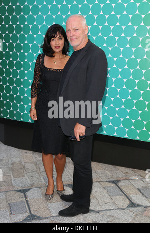 David Gilmour und seine Frau Polly Samson London Fashion Week Frühjahr/Sommer 2013 - Felder Felder - vor der Ankunftshalle London Stockfoto