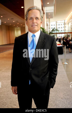 15. August 2009; Raleigh, North Carolina, USA; Schauspieler GREGORY HARRISON kommen an der Jimmy V Gala zu helfen, kick-off der Celebrity Golf Classic.  Die schwarze Krawatte Gala fand im Raleigh Convention Center. Jimmy Valvano Foundation hat über 12 Millionen Dollar um Krebsforschung profitieren zu helfen. Trainer Jim Valvano starb 1993 an Krebs und wurde der Kopf Basketballtrainer Stockfoto