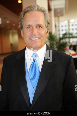 15. August 2009; Raleigh, North Carolina, USA; Schauspieler GREGORY HARRISON kommen an der Jimmy V Gala zu helfen, kick-off der Celebrity Golf Classic.  Die schwarze Krawatte Gala fand im Raleigh Convention Center. Jimmy Valvano Foundation hat über 12 Millionen Dollar um Krebsforschung profitieren zu helfen. Trainer Jim Valvano starb 1993 an Krebs und wurde der Kopf Basketballtrainer Stockfoto