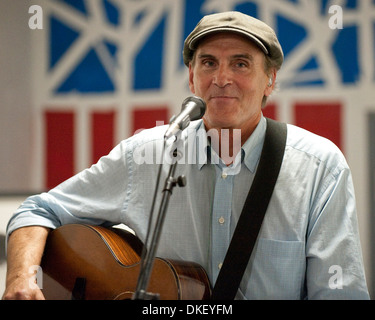 James Taylor Besuche "Organisation für Amerika" Kampagne Büro von US-Präsident Barack Obama Hollywood Florida - 14.09.12 Stockfoto