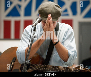 James Taylor Besuche "Organisation für Amerika" Kampagne Büro von US-Präsident Barack Obama Hollywood Florida - 14.09.12 Stockfoto