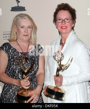 Christine Greenwood Ann Oldham 2012 Creative Arts Emmy Awards statt im Nokia Theatre-Presse Raum Los Angeles, Kalifornien, USA Stockfoto