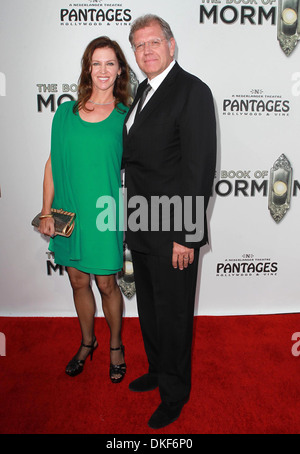 Robert Zemeckis und Frau Leslie Harter Zemeckis statt "The Book of Mormon" Opening Night am Pantages Theatre - Ankünfte Stockfoto