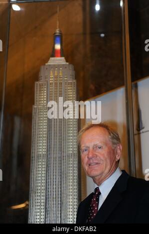 17. Juni 2009 - Manhattan, New York, USA - Golf-Legende JACK NICKLAUS leuchtet das Empire State Building, rot, weiß und blau und Touren die 86. Etage Sternwarte zu feiern, das Spielen von der 2009 US Open Championship in Bethpage State Park schwarz Kurs in Farmingdale, N.Y.  (Kredit-Bild: © Bryan Smith/ZUMA Press) Einschränkungen: * New York City Zeitungen Rechte heraus * Stockfoto