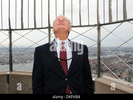 17. Juni 2009 - Manhattan, New York, USA - Golf-Legende JACK NICKLAUS leuchtet das Empire State Building, rot, weiß und blau und Touren die 86. Etage Sternwarte zu feiern, das Spielen von der 2009 US Open Championship in Bethpage State Park schwarz Kurs in Farmingdale, N.Y.  (Kredit-Bild: © Bryan Smith/ZUMA Press) Einschränkungen: * New York City Zeitungen Rechte heraus * Stockfoto