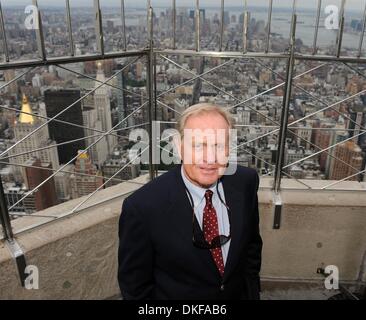 17. Juni 2009 - Manhattan, New York, USA - Golf-Legende JACK NICKLAUS leuchtet das Empire State Building, rot, weiß und blau und Touren die 86. Etage Sternwarte zu feiern, das Spielen von der 2009 US Open Championship in Bethpage State Park schwarz Kurs in Farmingdale, N.Y.  (Kredit-Bild: © Bryan Smith/ZUMA Press) Einschränkungen: * New York City Zeitungen Rechte heraus * Stockfoto