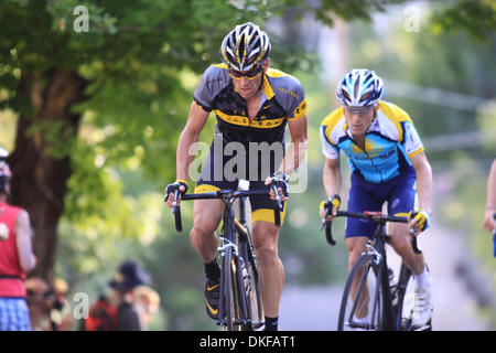 21. Juni 2009 - Nevada City, Kalifornien, USA - LANCE ARMSTRONG, links, und Astana Teamkollegen LEVI LEIPHIEMER sollen der Tour de France am 4. Juli in Monaco beginnen. (Kredit-Bild: © Wil Matthews/ZUMA Press) Stockfoto