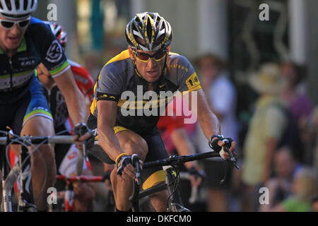 21. Juni 2009 arbeitet - Nevada City, Kalifornien, USA - LANCE ARMSTRONG seinen Weg durch das Feld auf der 49th jährliche Nevada City Classic. Armstrong soll der Tour de France am 4. Juli in Monaco beginnen. (Kredit-Bild: © Wil Matthews/ZUMA Press) Stockfoto