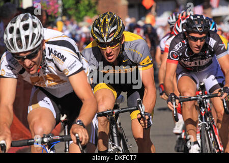 21. Juni 2009 - zeigten Nevada City, Kalifornien, USA - LANCE ARMSTRONG, Center, beeindruckenden Tour de France-Form in einer dominierenden Sieg bei der hügeligen Nevada City Classic. Armstrong soll der Tour de France am 4. Juli in Monaco beginnen. (Kredit-Bild: © Wil Matthews/ZUMA Press) Stockfoto