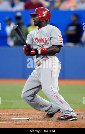 23. Juni 2009 - Toronto, Ontario, Kanada - Baseball MLB: Cincinnati Reds zweiter Basisspieler BRANDON PHILLIPS (4) in Aktion während des MLB-Spiels zwischen der Toronto Blue Jays und den Cincinnati Reds.  Die Blue Jays besiegten die roten 7-5, in das Spiel auf das Rogers Centre in Toronto, ON. (Kredit-Bild: © Adrian Gauthier/Southcreek Global/ZUMA Press) Stockfoto