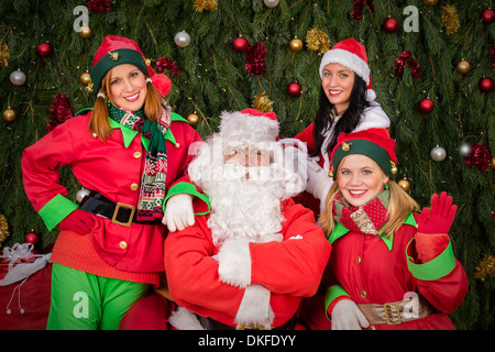 Weihnachtsmann mit Elf Helfer Frau Weihnachts-Dekor Stockfoto