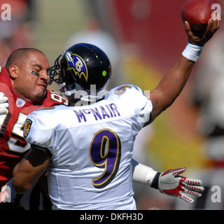 -Quarterback STEVE MCNAIR (14. Februar 1973 - 4. Juli 2009), der amerikanischen National Football League (NFL) von 1995 bis 2008, als er im Ruhestand. McNair für die Houston Oilers, Tennessee Titans und den Baltimore Ravens gespielt und war der zweite schwarze Quarterback in einem Superbowl-Spiel zu starten. In der Schule McNair Alcorn State University spielte und gewann Walter Payton Award in 1994 und fertigen thir Stockfoto