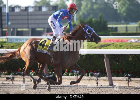 6. Juni 2009 - Elmont, New York, USA - #4 gewinnt SUMMER BIRD geritten von KENT DESORMEAUX (rote Mütze) 141. laufendem die Belmont Stakes in Belmont Park, Elmont NY.  (Kredit-Bild: © Anthony Gruppuso/Southcreek Global/ZUMA Press) Stockfoto